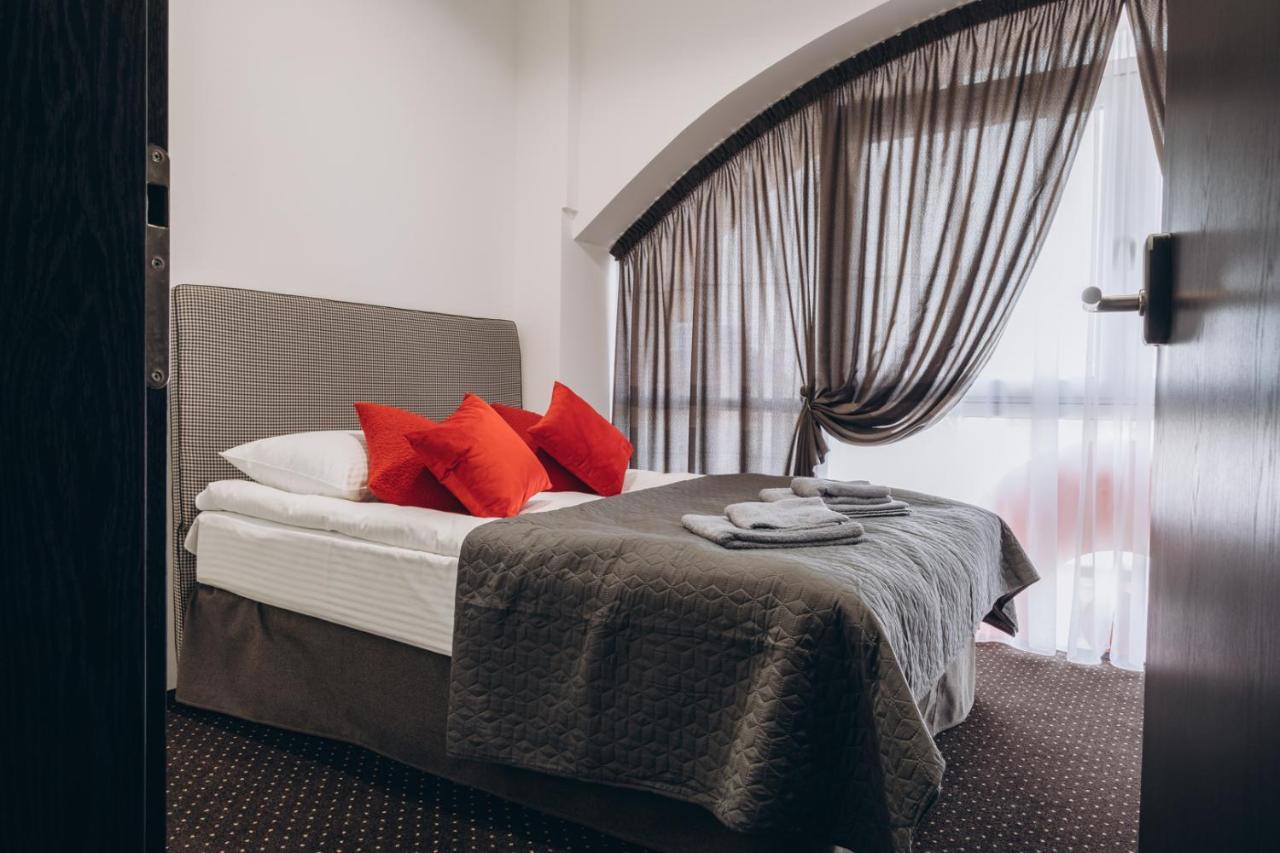 Готель Хостел Rooms * Ternopil